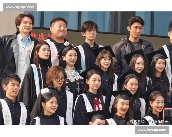 中戏补办毕业礼:易烊千玺现身,合影热潮暖了青春缺口 中戏补办毕业礼:易烊千玺现身,合影热潮暖了青春缺口